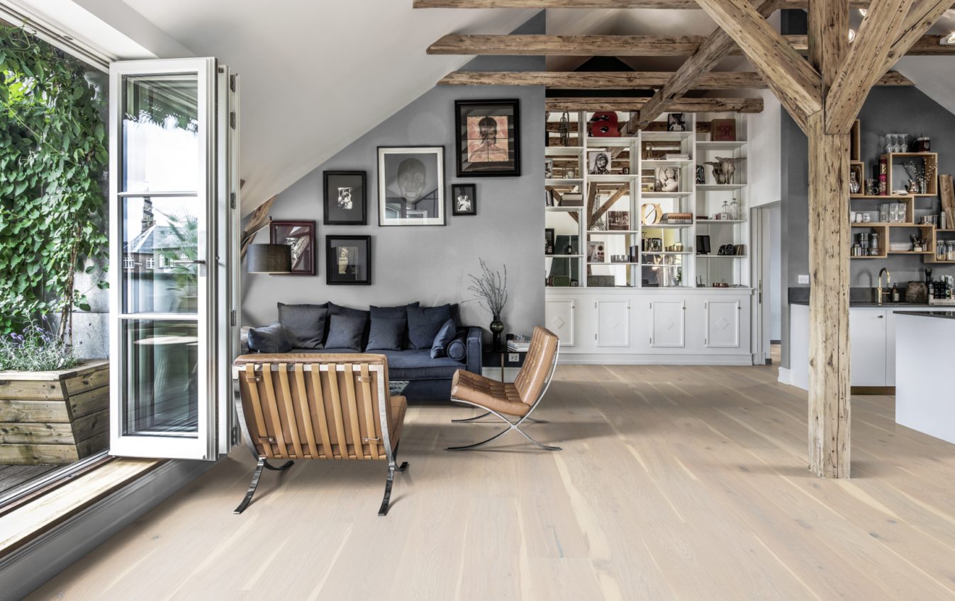 Паркетная доска Kahrs Новая классика Дуб Кружево Nouveau Lace 151NAYEKS1KW240 Lively 2420×187×15 фото в интерьере